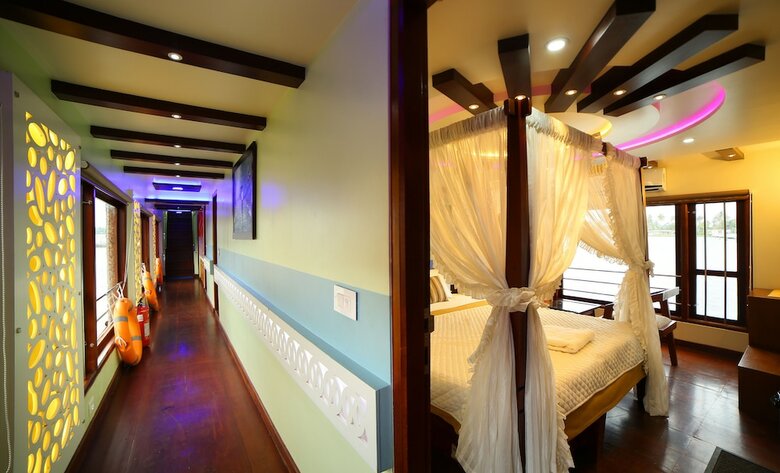 Best Kerala Houseboat