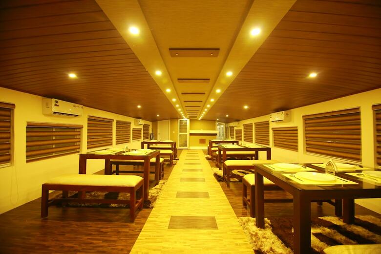 Best Kerala Houseboat
