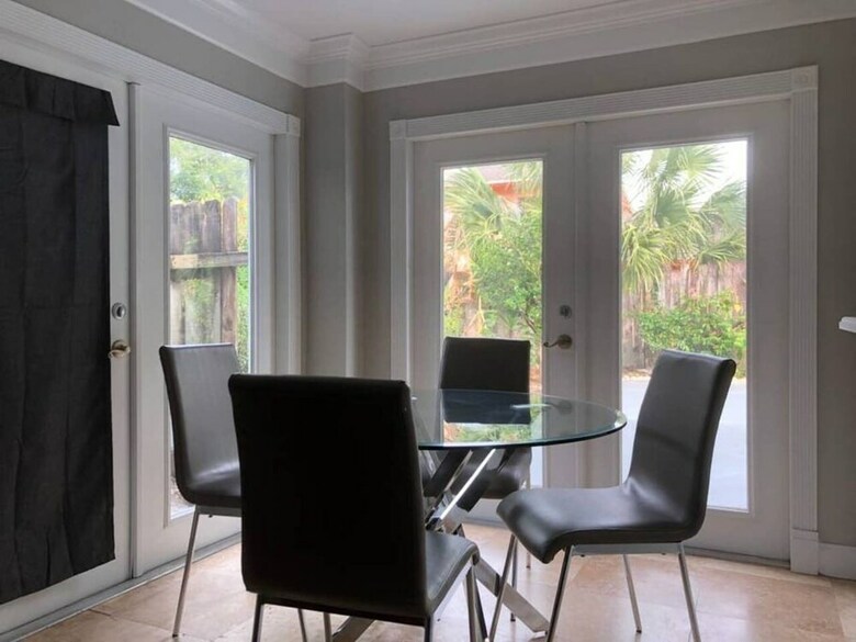 6151 Sandcrest � Next To Universal. Pool Sleep 9. Walk To Park