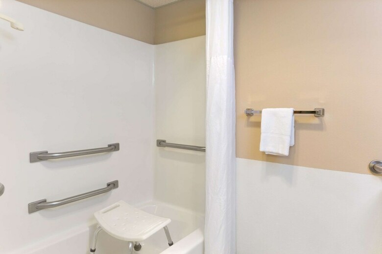 Hotel Super 8 By Wyndham Perry Ia