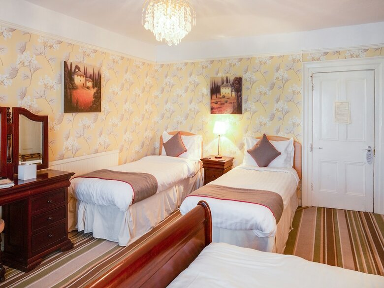 Oyo Lamphey Hall Hotel
