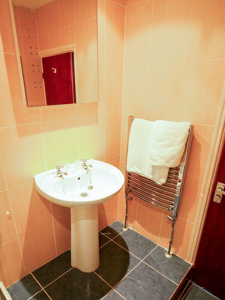 Oyo Lamphey Hall Hotel