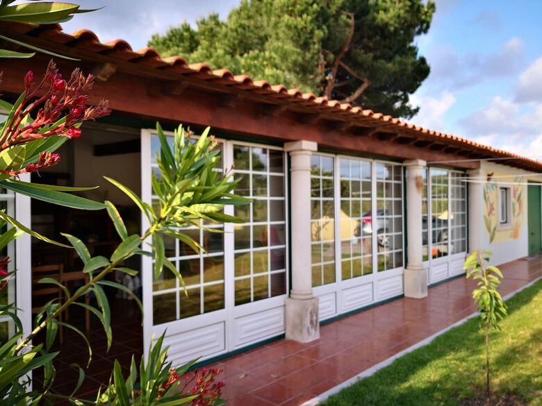 Hotel Happy Home Obidos