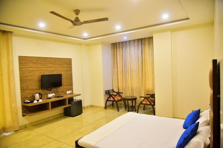 Hotel Serene Suites
