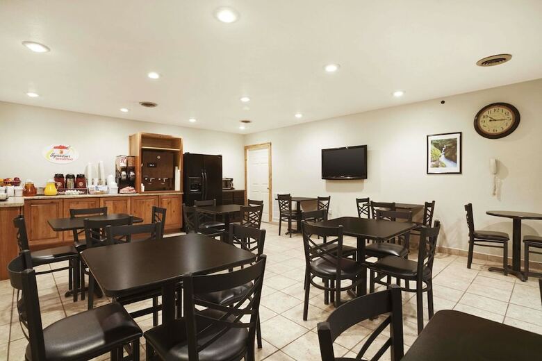 Hotel Super 8 By Wyndham Williston Nd