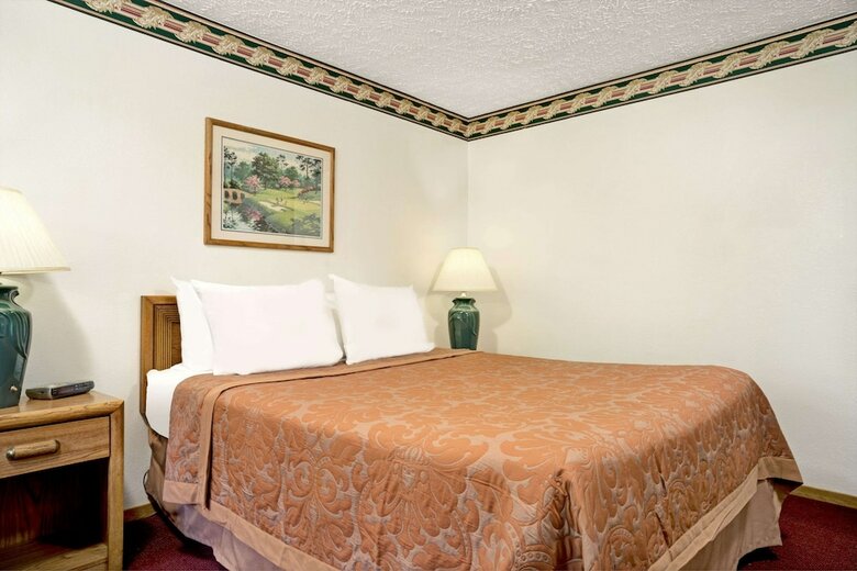 Hotel Super 8 By Wyndham Chaska
