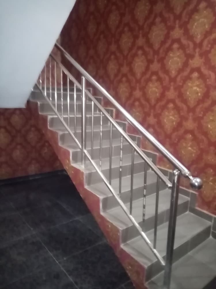 Tom Hotel And Suites