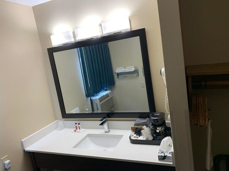 Motel Super 8 By Wyndham Huron