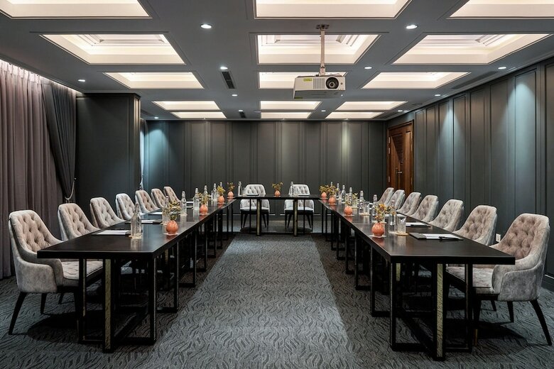 Peridot Grand Hotel & Spa By Aira