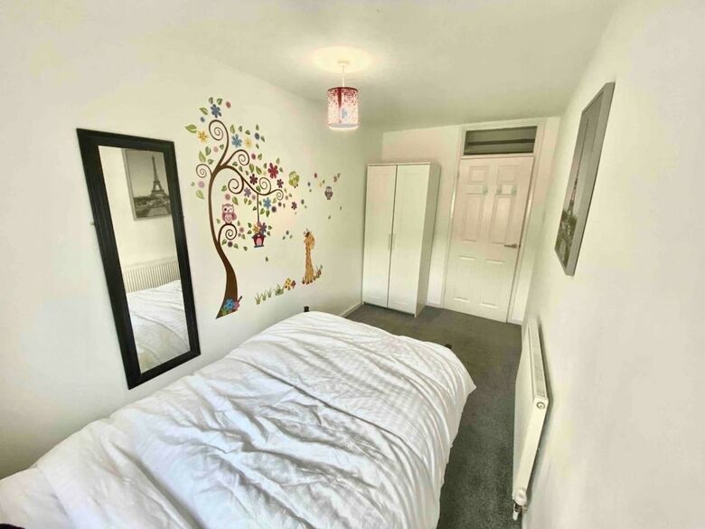 Nice 3-bed Apartment Close To Heathrow