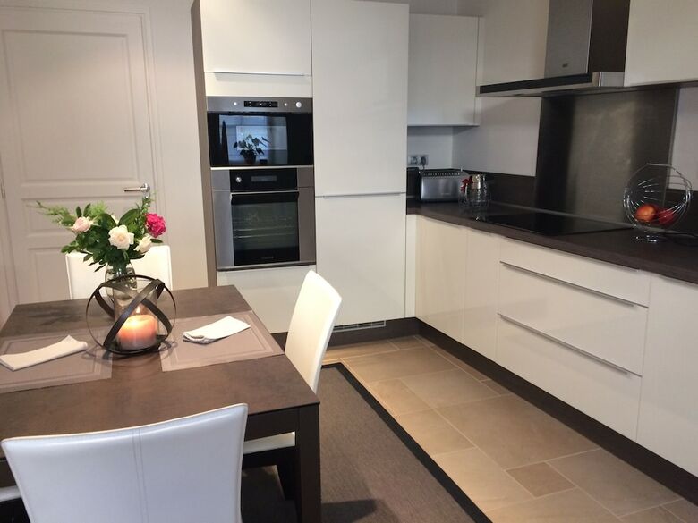 La Maison Cot� Rue