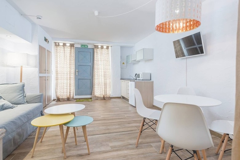 Hostal Y Hostel - Albergue Juvenil