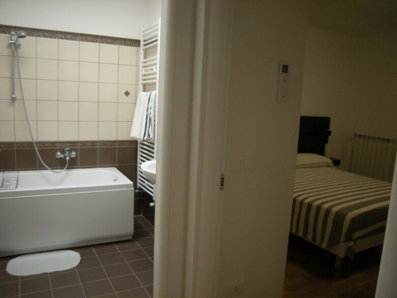 Hotel Al 106 Affittacamere E Bar