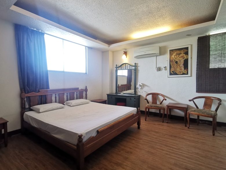 Oyo 89864 Hotel Holiday Park