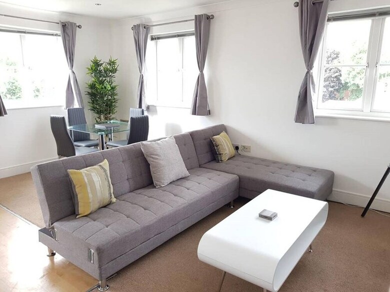 High View � Awesome 2 Bedroom Apartment In Colchester