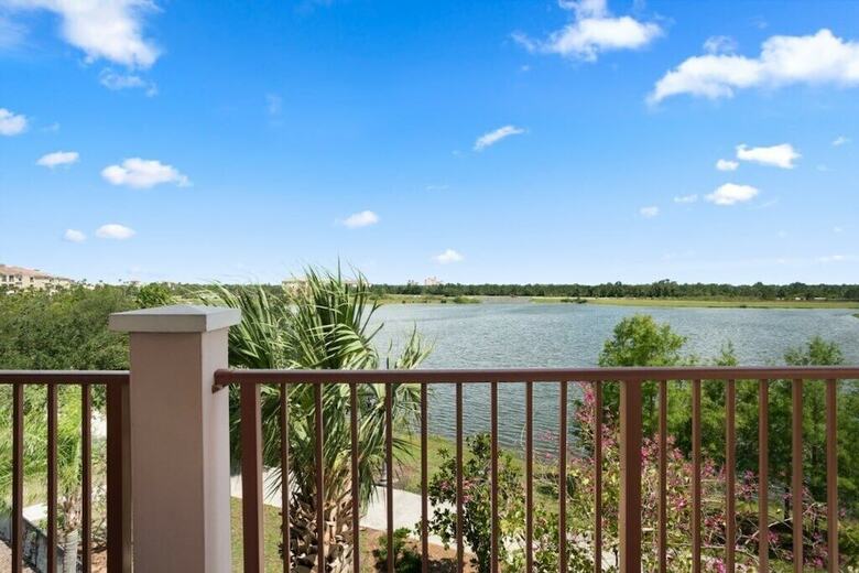 Lake Cay Vista