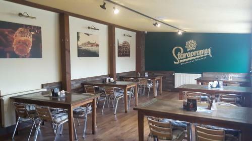Hostal Victoria - Penzion & Restaurant
