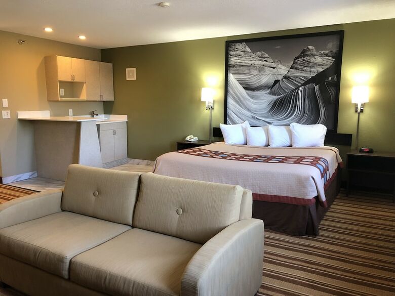 Motel Super 8 By Wyndham S Jordan/sandy/slc Area