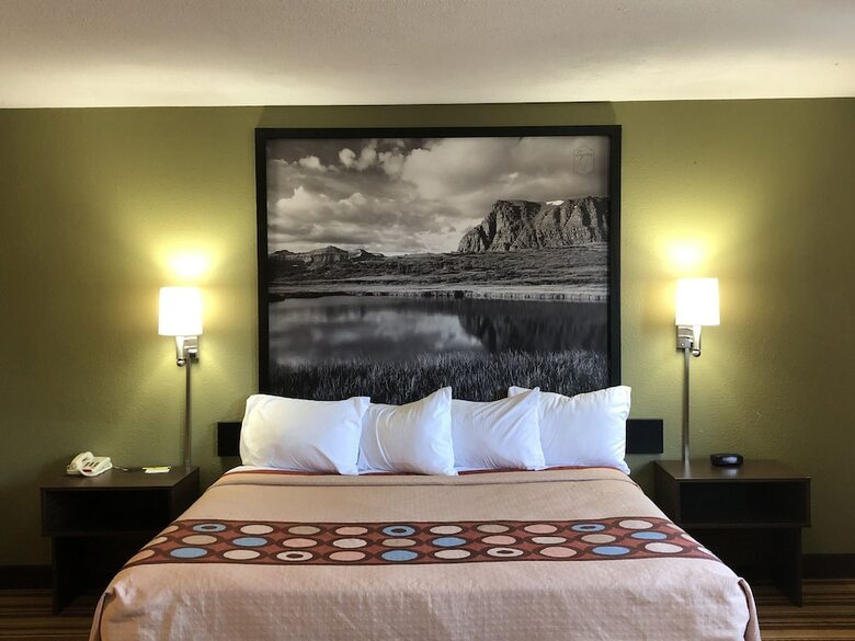 Motel Super 8 By Wyndham S Jordan/sandy/slc Area