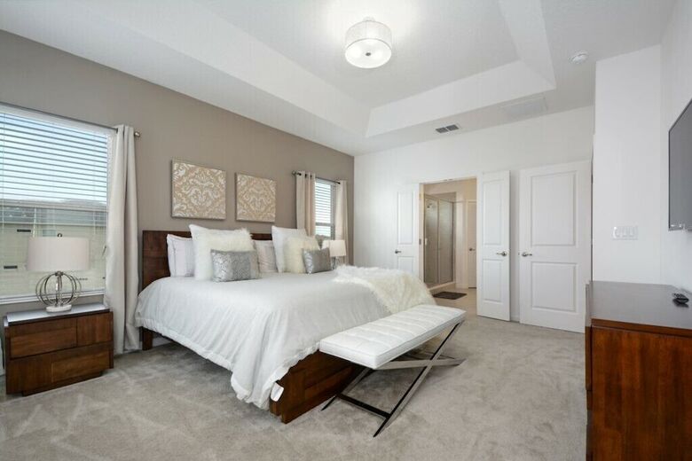 Stunning Vacation Home So3890