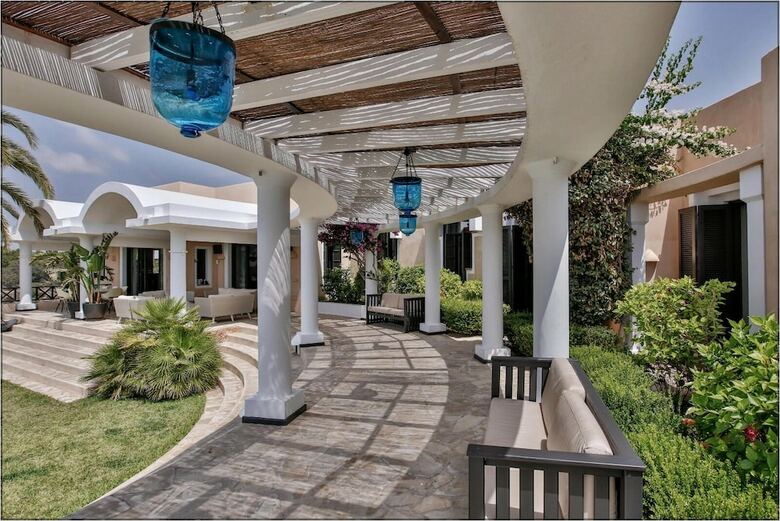 Villa Iridia By The Pearls Collection