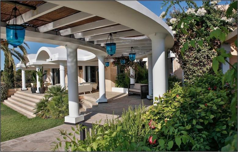 Villa Iridia By The Pearls Collection