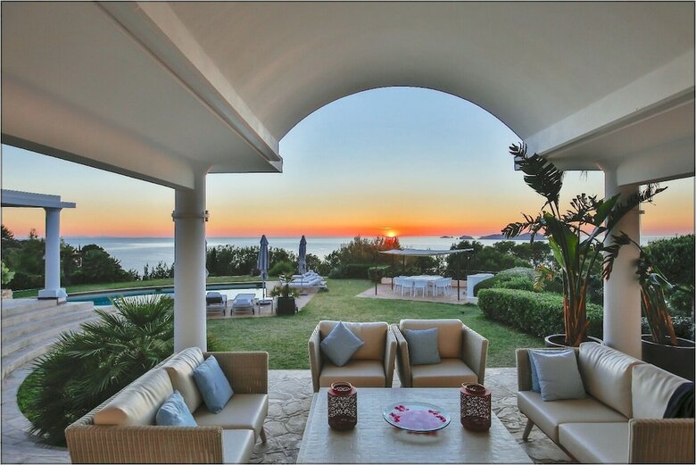 Villa Iridia By The Pearls Collection