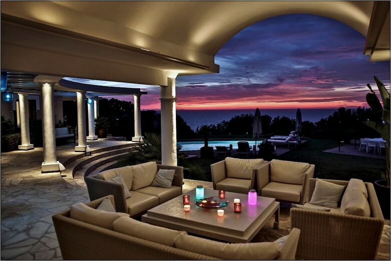 Villa Iridia By The Pearls Collection