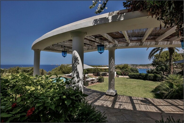 Villa Iridia By The Pearls Collection