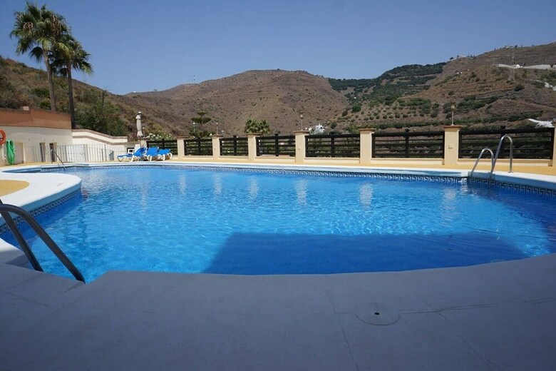 Apartamento La Alcazaba - 3 Bed Apt With Communal Pool