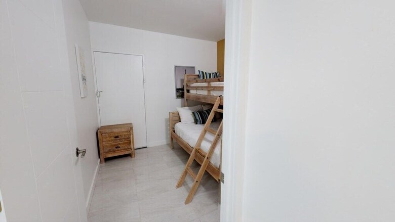 Premium 2 Bedroom +den Apartment Or-202