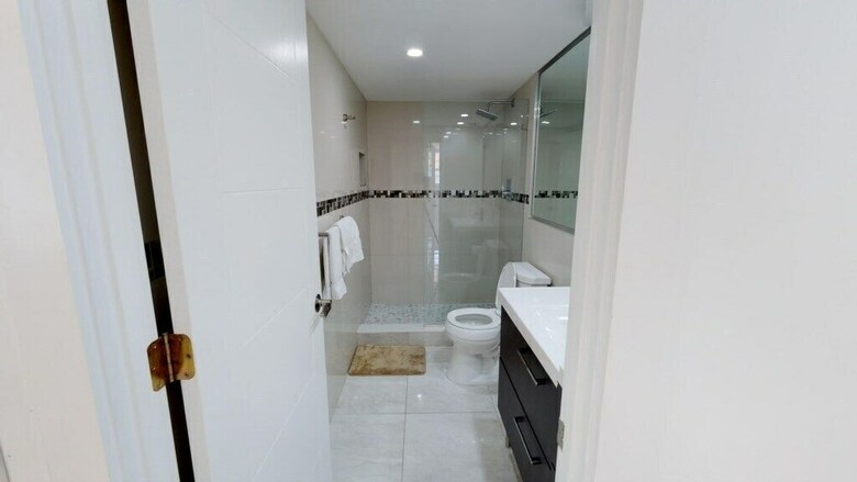 Premium 2 Bedroom +den Apartment Or-202