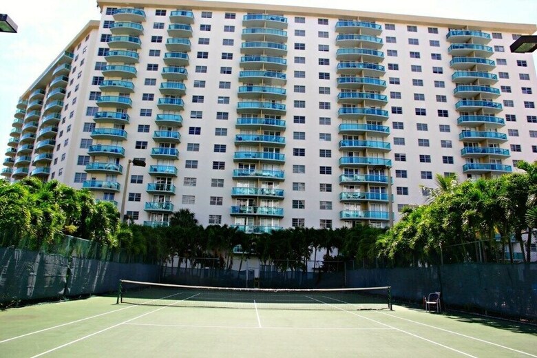 Premium 2 Bedroom +den Apartment Or-202