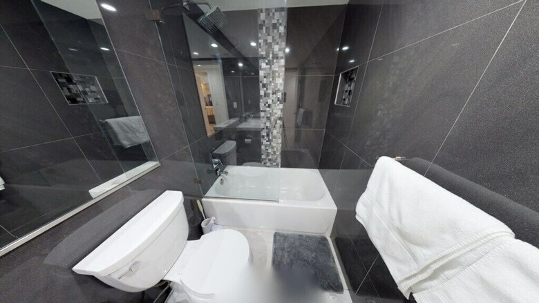 Premium 2 Bedroom +den Apartment Or-202