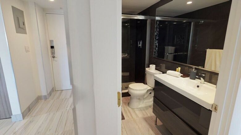 2 Bedroom +den / 2 Bath Apart @ Ocean Reserve 426