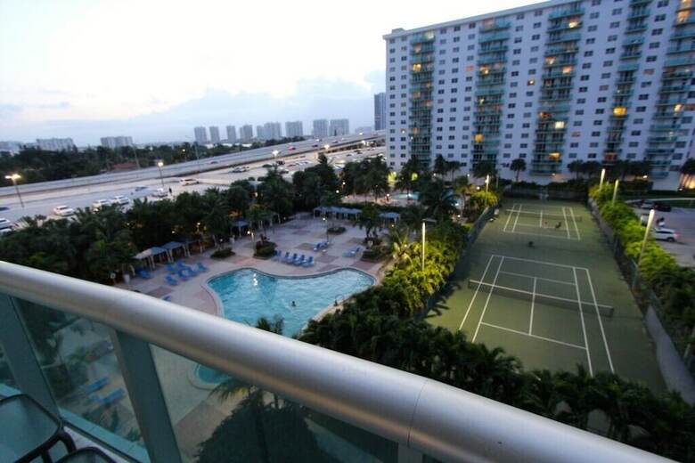 Large 1 Bedroom Bay View Apartment Or610