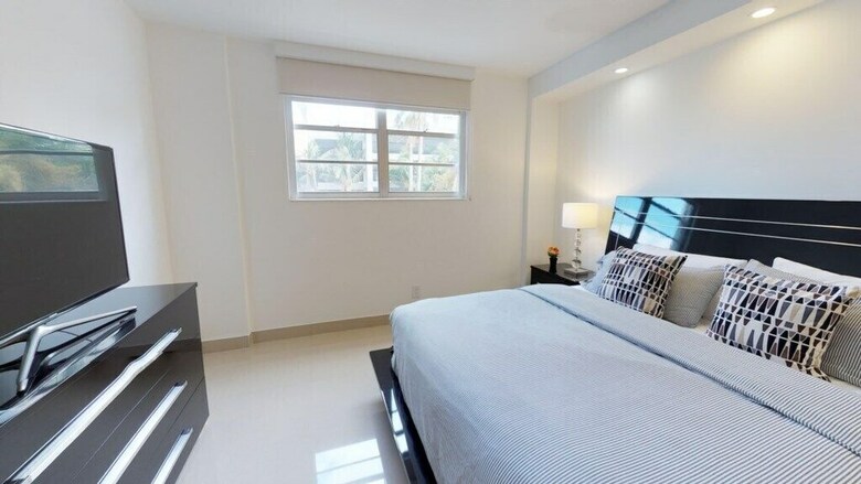 Premium 2 Bedroom + Den Apartment Or201