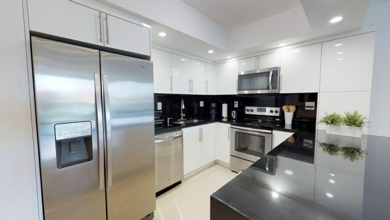 Premium 2 Bedroom + Den Apartment Or201