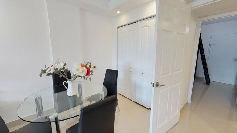 Premium 2 Bedroom + Den Apartment Or201