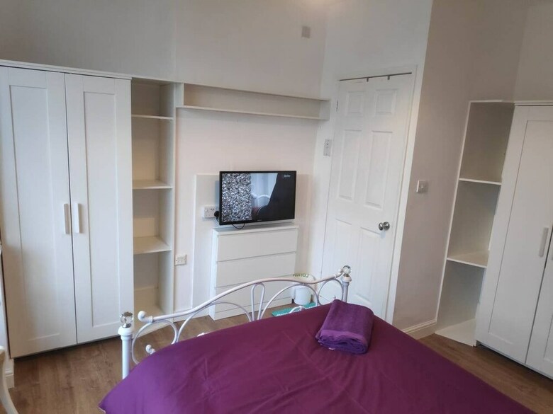 Dbl Bed Wifi Ensuite Netflix Bham