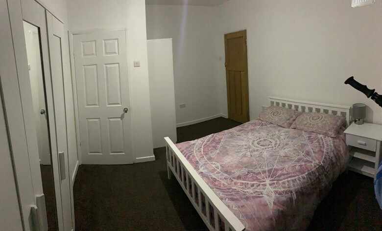 Dbl Bed Wifi Ensuite Netflix Bham