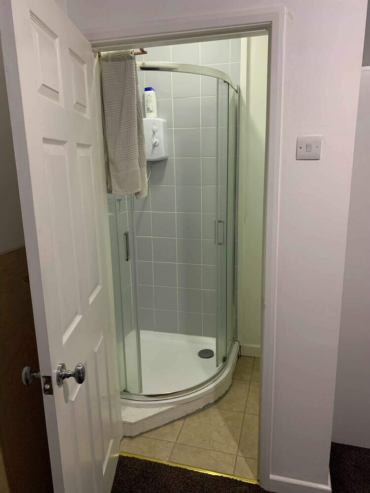 Dbl Bed Wifi Ensuite Netflix Bham