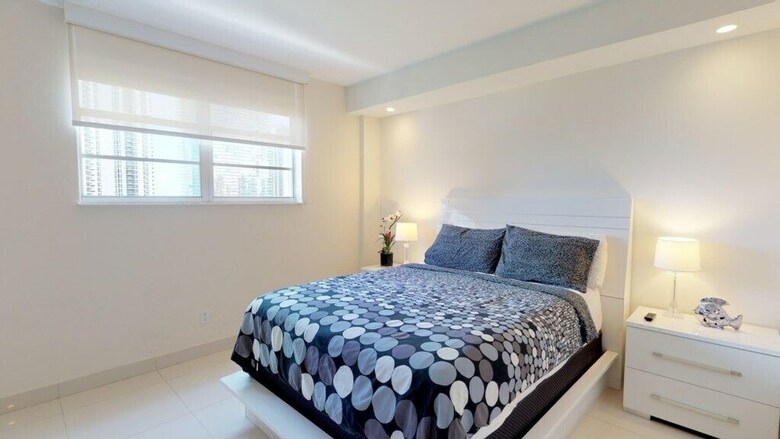 Premium 1 Bedroom +den Ocean View Or925