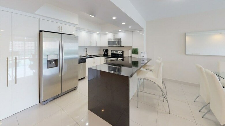 Premium 1 Bedroom +den Ocean View Or925