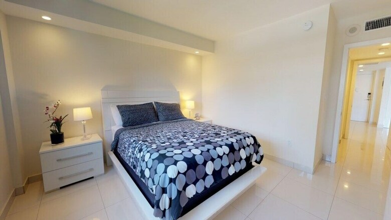 Premium 1 Bedroom +den Ocean View Or925