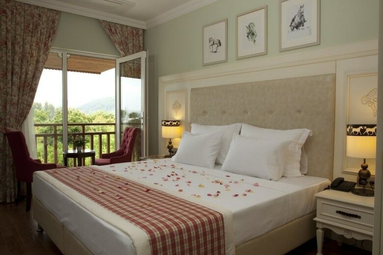Padok Premium Hotel And Stables