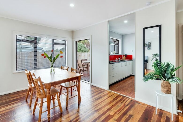 Kiwi Holiday Home Near Airport