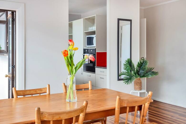 Kiwi Holiday Home Near Airport