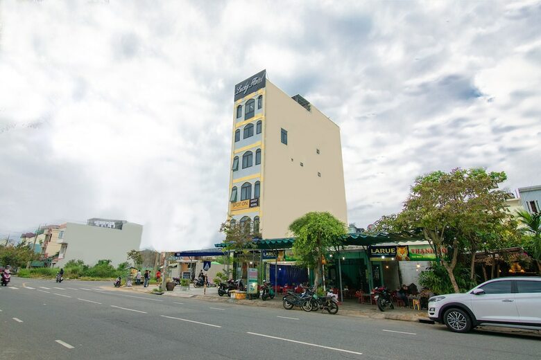 Spot On 855 Lucky Hotel
