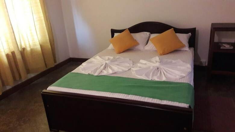 Hotel Hawk Holidays